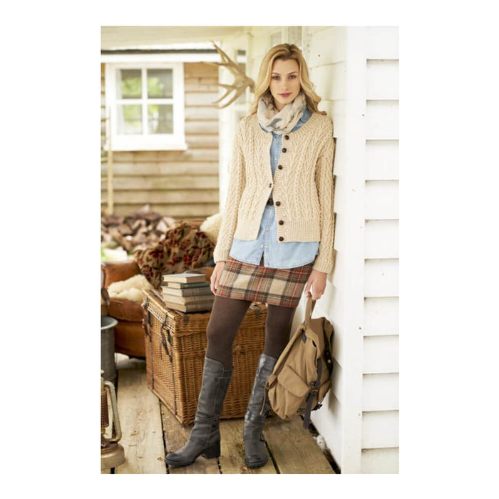 ARAN BOOK 1 By " Sue Batley-Kyle " ( King Cole ) - Stylish knits for all the family